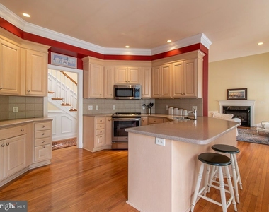 10 Wellington Place - Photo Thumbnail 3