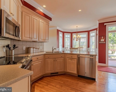 10 Wellington Place - Photo Thumbnail 11