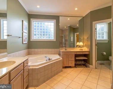 10 Wellington Place - Photo Thumbnail 2