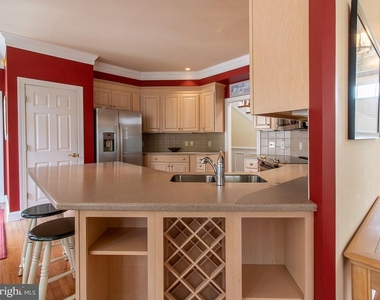 10 Wellington Place - Photo Thumbnail 1