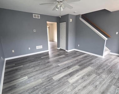 138 Rosie Drive - Photo Thumbnail 2