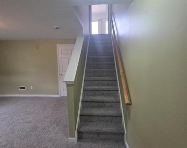 138 Rosie Drive - Photo Thumbnail 7