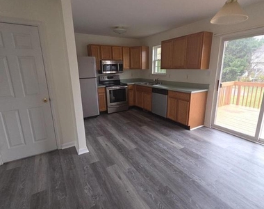 138 Rosie Drive - Photo Thumbnail 4
