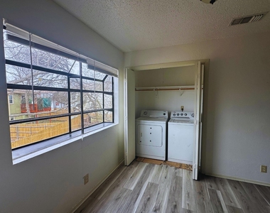2202 Tabor Ct - Photo Thumbnail 5