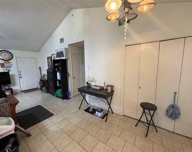 8811-b Pineridge Dr - Photo Thumbnail 5