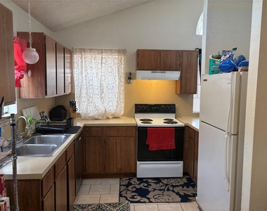 8811-b Pineridge Dr - Photo Thumbnail 4