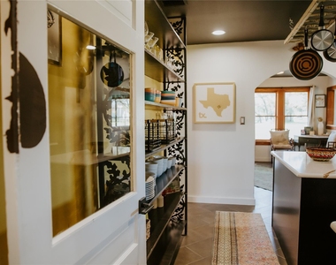 604 W Pecan St - Photo Thumbnail 11