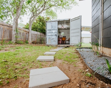 604 W Pecan St - Photo Thumbnail 21