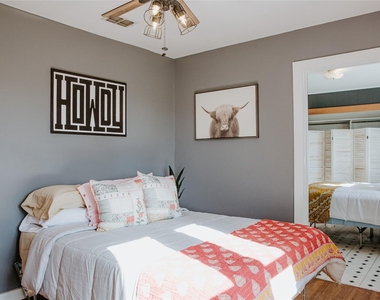 604 W Pecan St - Photo Thumbnail 17
