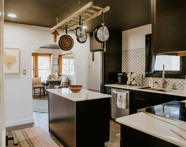 604 W Pecan St - Photo Thumbnail 12