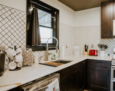 604 W Pecan St - Photo Thumbnail 10