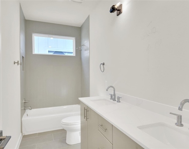 6802 Montana St - Photo Thumbnail 9