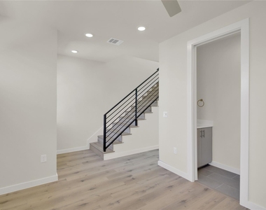 6802 Montana St - Photo Thumbnail 7