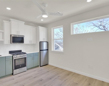 6802 Montana St - Photo Thumbnail 4