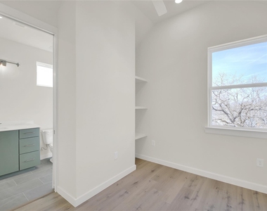 6802 Montana St - Photo Thumbnail 10