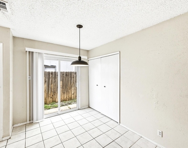 10604 Lanshire Dr - Photo Thumbnail 8