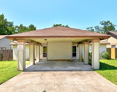 10604 Lanshire Dr - Photo Thumbnail 2