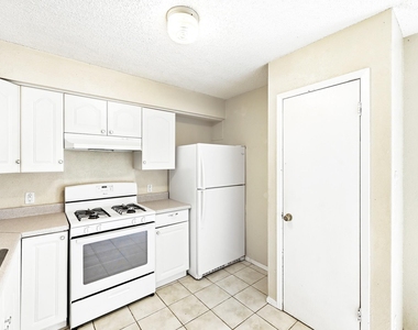 10604 Lanshire Dr - Photo Thumbnail 11