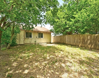 10604 Lanshire Dr - Photo Thumbnail 17
