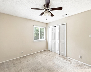 10604 Lanshire Dr - Photo Thumbnail 13