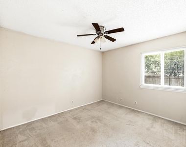 10604 Lanshire Dr - Photo Thumbnail 12
