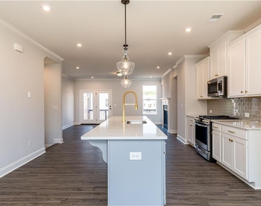 1009 Taylor Court - Photo Thumbnail 7