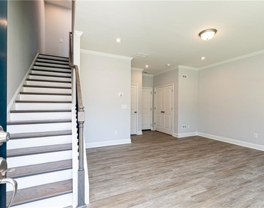 1009 Taylor Court - Photo Thumbnail 3