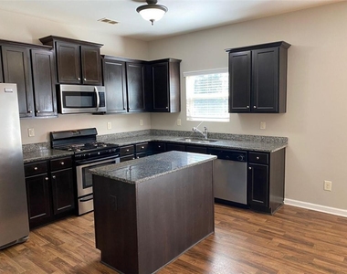2392 Newbury Oaks Court - Photo Thumbnail 5