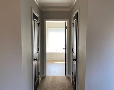 2392 Newbury Oaks Court - Photo Thumbnail 21