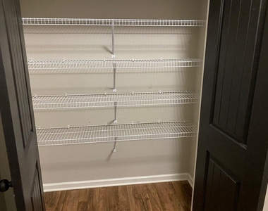 2392 Newbury Oaks Court - Photo Thumbnail 7
