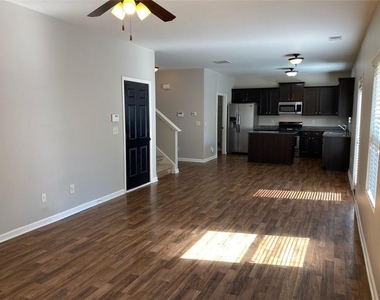2392 Newbury Oaks Court - Photo Thumbnail 9