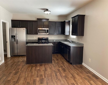 2392 Newbury Oaks Court - Photo Thumbnail 4