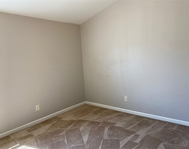 2392 Newbury Oaks Court - Photo Thumbnail 16