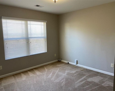 2392 Newbury Oaks Court - Photo Thumbnail 13