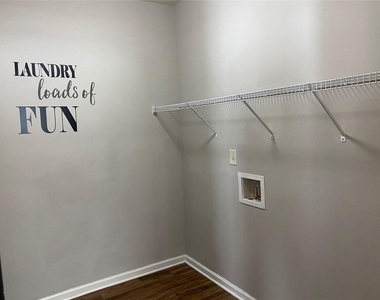 2392 Newbury Oaks Court - Photo Thumbnail 6
