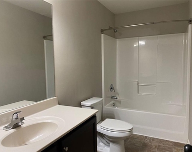 2392 Newbury Oaks Court - Photo Thumbnail 15