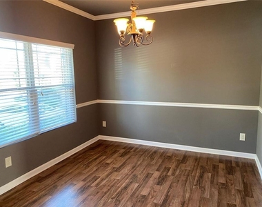 2392 Newbury Oaks Court - Photo Thumbnail 2