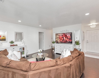 7327 Enchanted Creek Drive - Photo Thumbnail 7