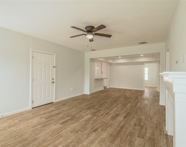 2319 Rosewood Street - Photo Thumbnail 2