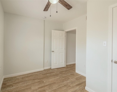 2319 Rosewood Street - Photo Thumbnail 11