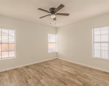2319 Rosewood Street - Photo Thumbnail 7