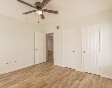 2319 Rosewood Street - Photo Thumbnail 8