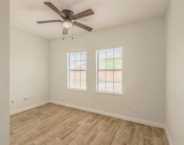 2319 Rosewood Street - Photo Thumbnail 10
