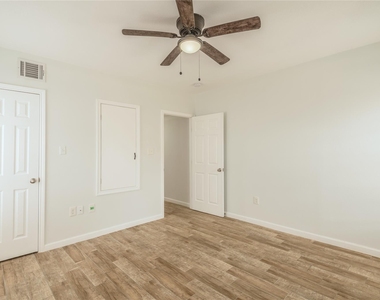 2319 Rosewood Street - Photo Thumbnail 13