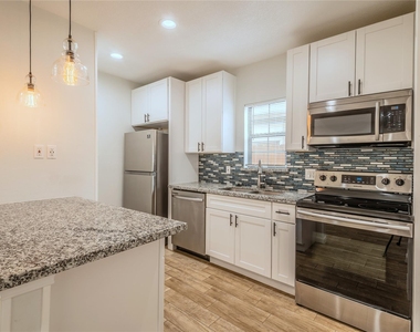 2319 Rosewood Street - Photo Thumbnail 6