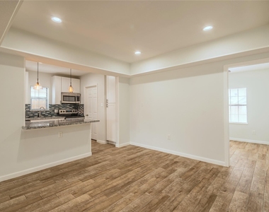 2319 Rosewood Street - Photo Thumbnail 5