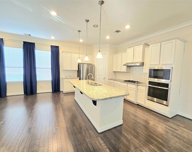9610 Knights Station Drive - Photo Thumbnail 4
