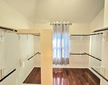 9610 Knights Station Drive - Photo Thumbnail 12