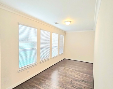 9610 Knights Station Drive - Photo Thumbnail 2