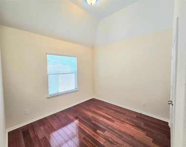 9610 Knights Station Drive - Photo Thumbnail 8